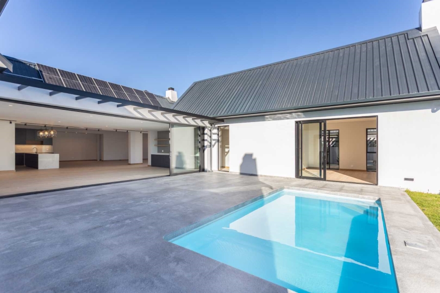 5 Bedroom Property for Sale in Val De Vie Estate Western Cape